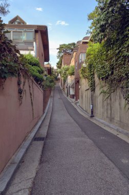 Dar Seul street yolu ve evler görüntüleme 
