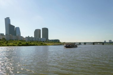 Han Nehri ile cruise gemi ve Seul ısıtmak parçası