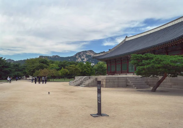 Soul Jižní Korea Září 2015 Turistů Uvnitř Paláce Gyeongbokgung — Stock fotografie