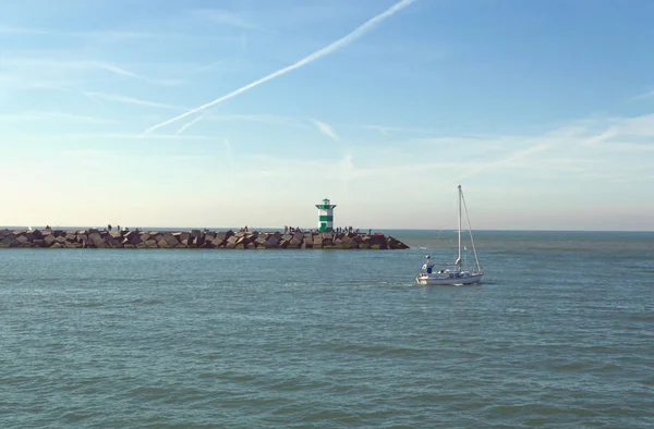 Vista Desde Muelle Playa Scheveningen Otro Muelle Con Faro Hombre — Foto de Stock