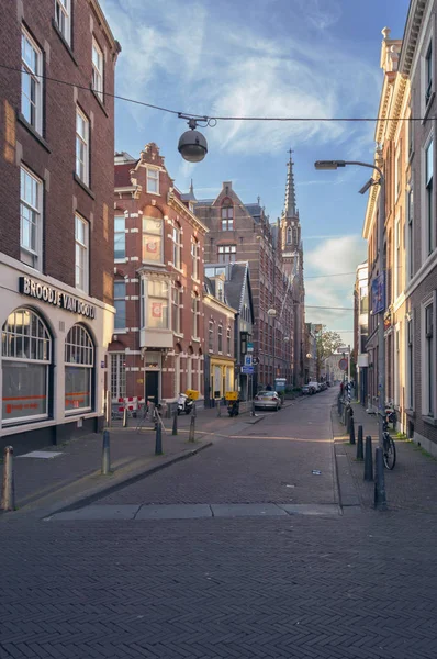 Hague Nizozemsko Října 2018 Úzký Chodník Ulice Haagu Starými Domy — Stock fotografie