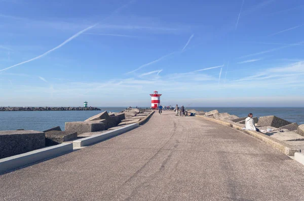 Haya Países Bajos Octubre 2018 Personas Relajándose Muelle Con Faro — Foto de Stock