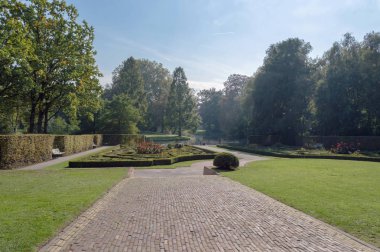 Het park Rotterdam güzel bahçede güneşli Ekim gününde görüntüleyin
