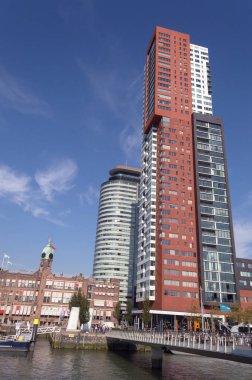 Rotterdam, Hollanda, 6 Ekim 2018: Modern bina ve köprü Rotterdam otel New York'ta yakın: