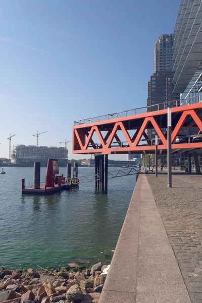 Rotterdam Netherlands Oktober 2018 Water Taxi Stoppen Buurt Van Één — Stockfoto