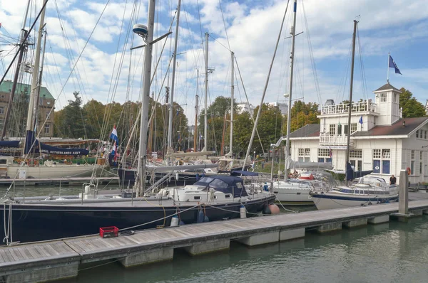 Rotterdam, Hollanda, 6 Ekim 2018: Veerhaven görünüm merkezi Rotterdam liman ferry