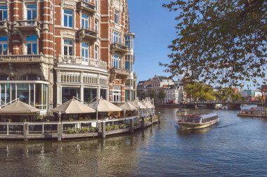 rastaurant Ekim güneşli Amsterdam kanal manzaralı Teras