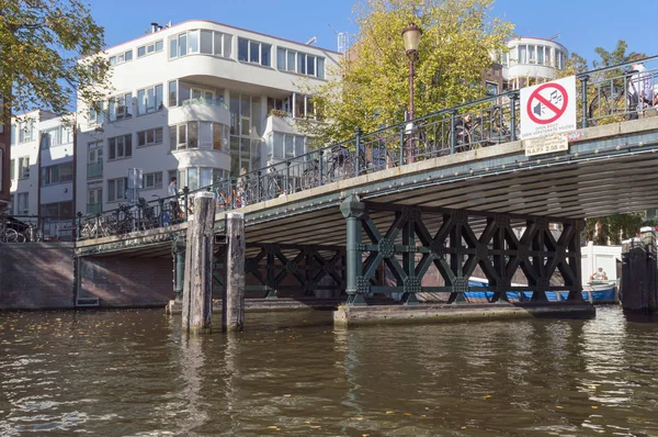 Амстердам Нідерланди Жовтня 2018 Унікальний Міст Через Один Каналів Ходьба — стокове фото