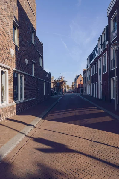 Zonlicht in een van de bakstenen huizen van den helder — Stockfoto