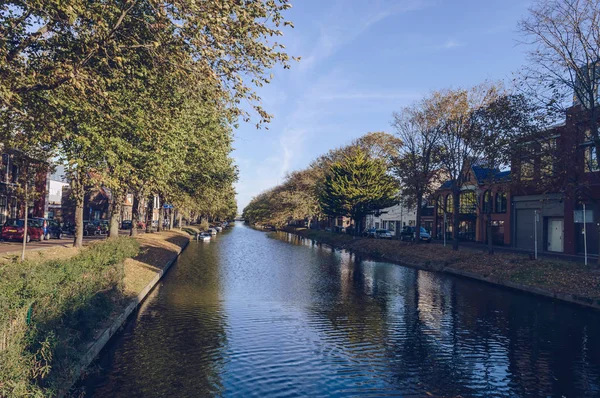 A csatorna a városkép a Den Helder — Stock Fotó