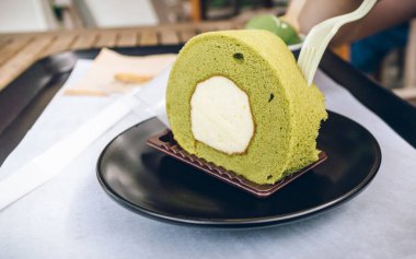 Yeşil çay rulo pasta