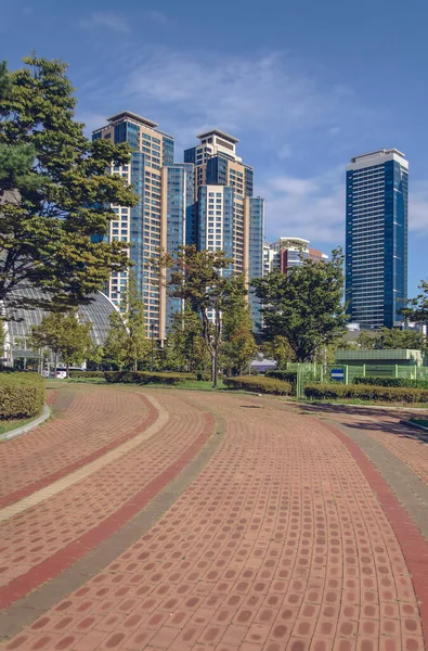 Edificios Modernos Busan Con Parque Público Cerca Día Soleado — Foto de Stock