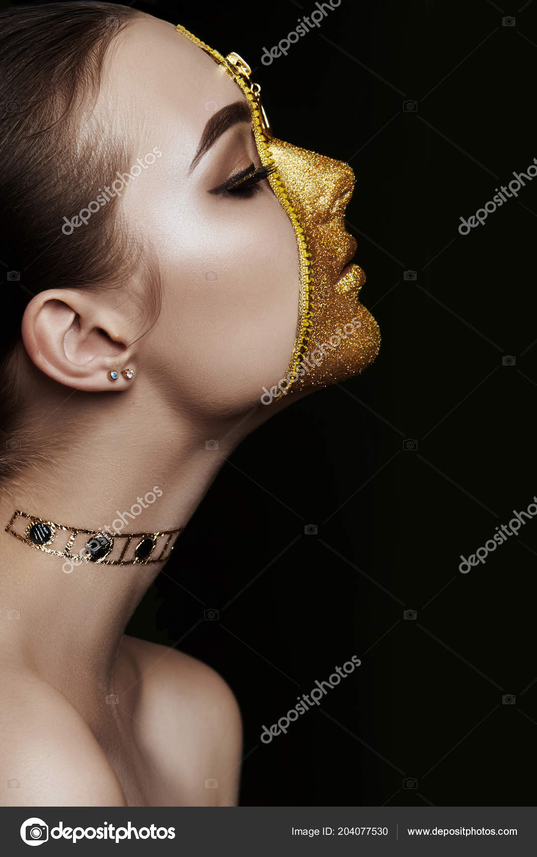 Criativa Rosto Maquiagem Sombrio Menina Golden Cor Zíper Roupas Pele — Foto  © angel_nt #204077530, image size:1067x1700