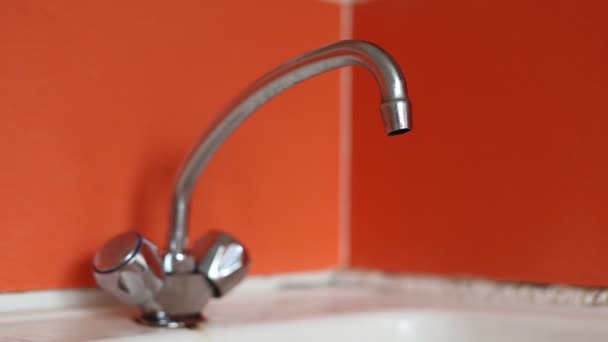 Water Dripping Old Tap Close Water Running Out Broken Water — Stockvideo