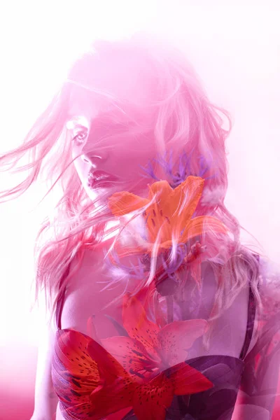 Femme Avec Fleurs Intérieur Double Exposition Fille Blonde Lingerie Sur — Photo