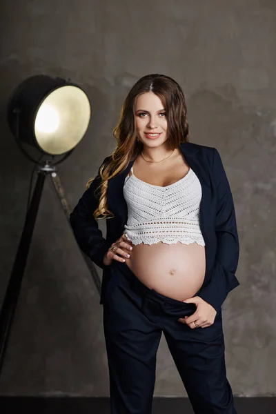 Retrato Moda Mujer Embarazada Rubia Figura Perfecta Chica Mujer Está —  Fotos de Stock