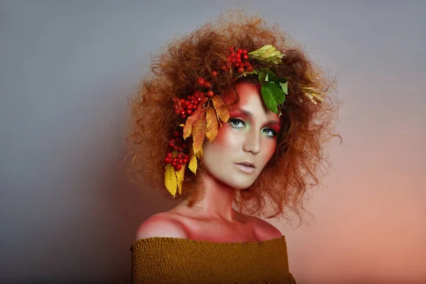 Retrato Arte Das Mulheres Outono Seu Cabelo Cores Vivas Queda — Fotografia de Stock