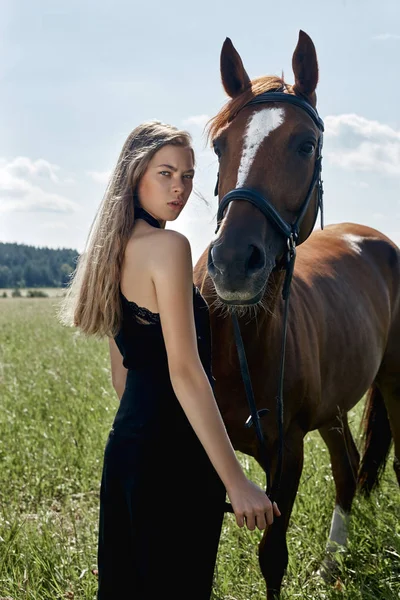 Girl Rider Stands Next Horse Field Fashion Portrait Woman Mares — Stock Photo, Image