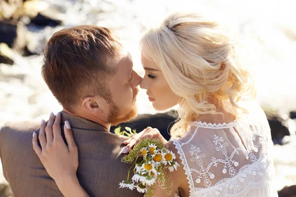 Man Vrouw Liefde Knuffels Nauwe Relatie Liefde Paar Liefde Staande — Stockfoto