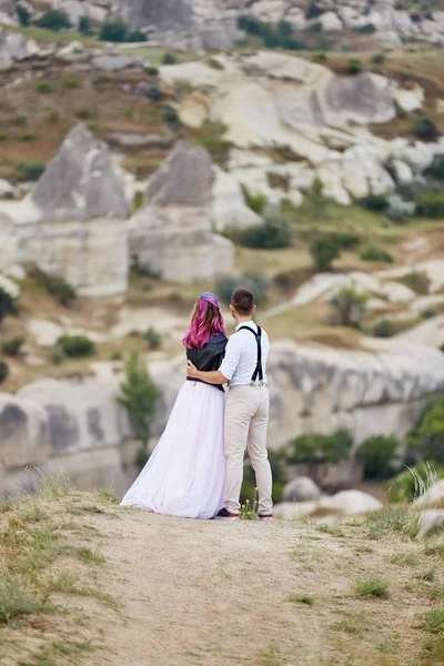 Dia Dos Namorados Casal Amoroso Natureza Abraços Beijos Homem Mulher — Fotografia de Stock