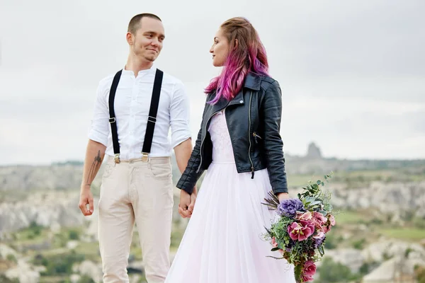 Abrace Bese Una Pareja Enamorada Una Mañana Primavera Naturaleza Día —  Fotos de Stock