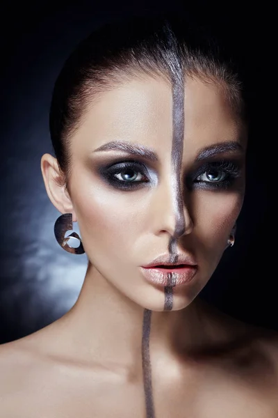 Maquillaje Creativo Cara Mujer Hermosos Ojos Grandes Moda Maquillaje Perfecto — Foto de Stock