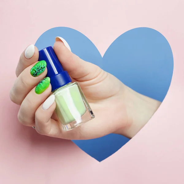 Cosmetica hand make-up, mooie nagels manicure, nagellak, AD — Stockfoto
