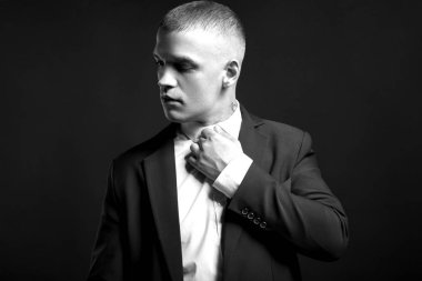 Pahalı bir işletme bir adam işadamı kontrast portre 