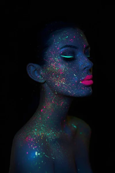 Модна Модель Жінки Неоновому Світлому Яскравому Флуоресцентному Макіяжі Опускається Обличчя — стокове фото