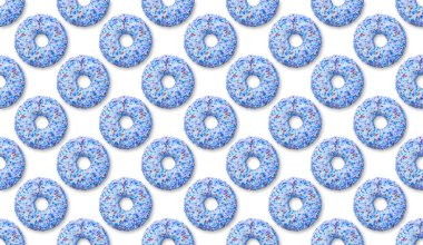 Beyaz arka planda mavi renkli çörek deseni, tatlı. Tatlı çörekler, abur cuburlar, konforlu yemekler