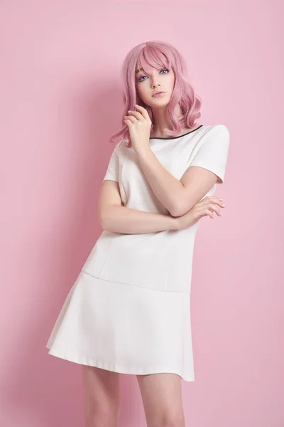 Menina Bonita Com Cabelo Rosa Coloração Cabelo Mulher Anime Bonito — Fotografia de Stock
