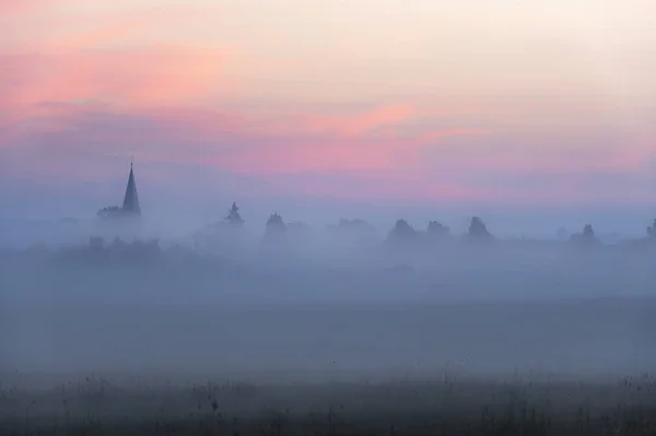 Bezauberndes Mystisches Bild Mit Kirchturm Und Umriss Eines Deutschen Dorfes — Stockfoto