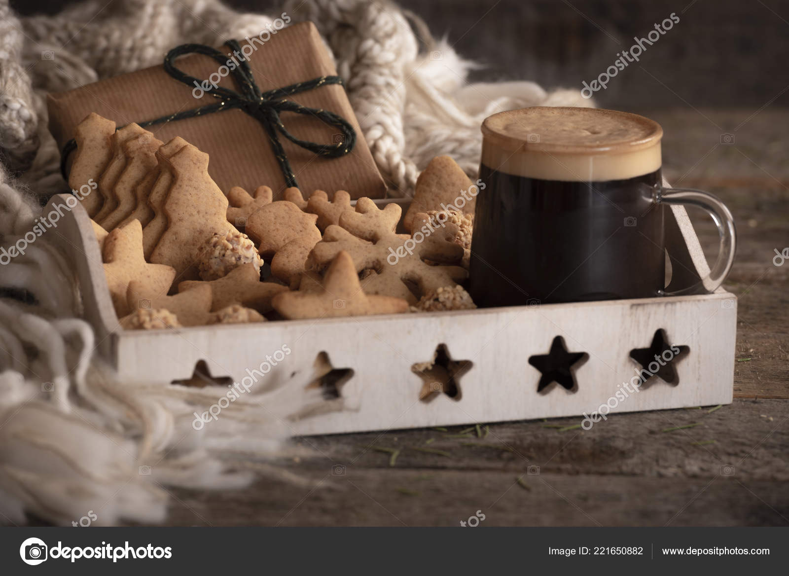 Bandeja Café Manhã Com Uma Xícara Café Biscoitos Gengibre Doces — Foto ©  YesPhotographers #221650882, image size:1600x1168