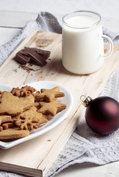 Κοντινό Πλάνο Παραδοσιακό Μελόψωμο Cookies Ένα Πιάτο Και Ένα Φλυτζάνι — Φωτογραφία Αρχείου