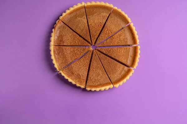 Pastel Calabaza Rodajas Sobre Fondo Púrpura Imagen Minimalista Delicioso Postre — Foto de Stock