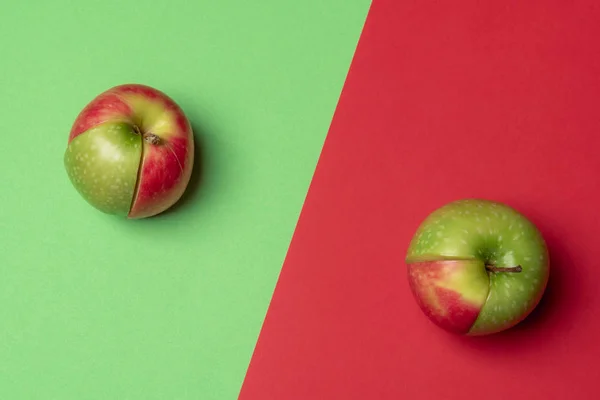 빨간색과 배경에 빨간색과 Apple의 이미지입니다 다이어트 식사입니다 먹는입니다 신선한 — 스톡 사진