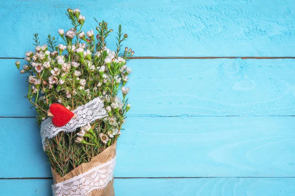 Conceito Dia Mãe Com Flores Primavera Buquê Com Fita Renda — Fotografia de Stock