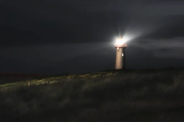 Φάρος τη νύχτα στο νησί Sylt, στη Βόρεια θάλασσα, στους αμμόλοφους — Φωτογραφία Αρχείου