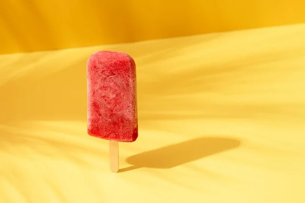 Homemade Fruit Ice Cream Popsicle Yellow Background Sunlight Strawberry Sorbet — Stock Photo, Image