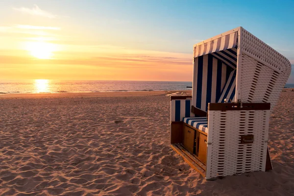 Sylt Isla Paisaje Playa Con Silla Con Capucha Vacía Arena —  Fotos de Stock