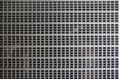 Kapı ve kafes arka plan olarak metalik topla