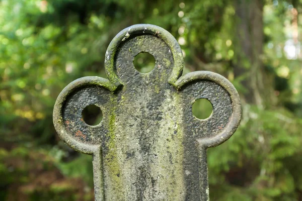 墓十字石とフィンランドの古い Semetery でクロスの詳細 — ストック写真