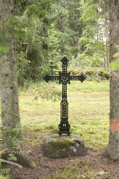 Kreuz Auf Altem Schönen Friedhof Finnland — Stockfoto