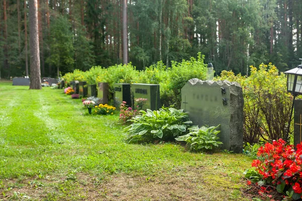 Cementerio Con Lápidas Flores Finlandia — Foto de Stock