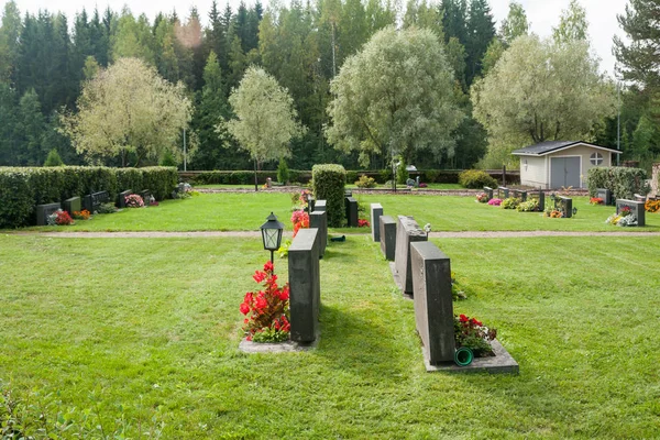 Hřbitov Náhrobky Květiny Finsku — Stock fotografie