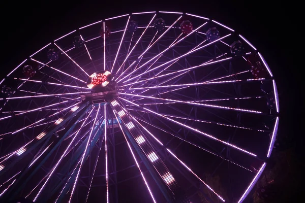 Roda Gigante Parque Diversões Iluminação Noturna — Fotografia de Stock