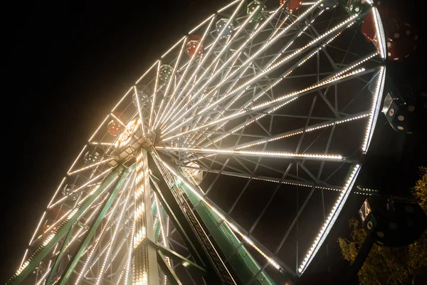 Roda Gigante Parque Diversões Iluminação Noturna — Fotografia de Stock