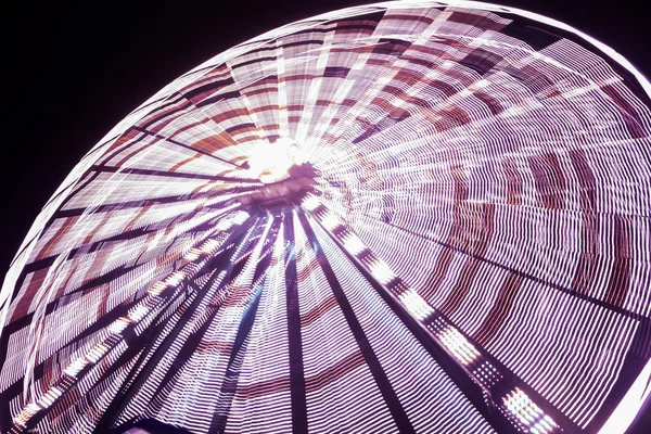 Rueda Fortuna Movimiento Parque Atracciones Iluminación Nocturna Larga Exposición — Foto de Stock