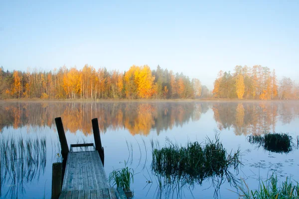 Bela Paisagem Matinal Outono Águas Rio Kymijoki Cais Nevoeiro Finlândia — Fotografia de Stock