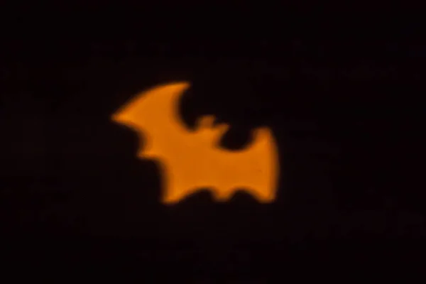 Foto Desfocada Luzes Coloridas Bokeh Desfocadas Forma Morcego — Fotografia de Stock